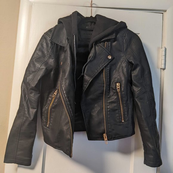 BLANKNYC Faux Leather Hooded Crop Moto Jacket -- Black & Gold - Picture 2 of 3